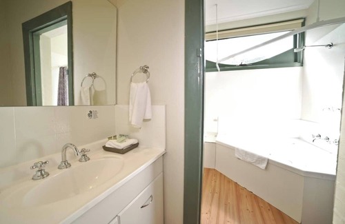 Soldiers Hill Apartment | This apartment is a 0 bedroom(s), 1 bathrooms, located in Soldiers Hill, VIC.