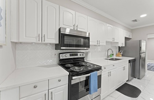 Avondale Apartment | This apartment is a 3 bedroom(s), 2 bathrooms, located in Jacksonville, FL.