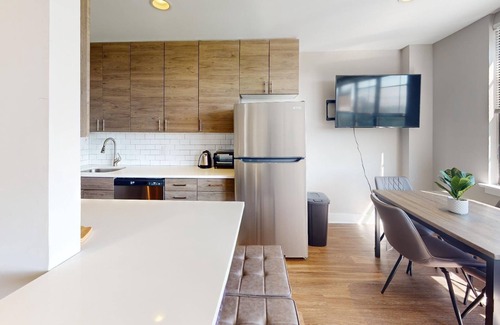 Germantown Apartment | This apartment is a 2 bedroom(s), 1 bathrooms, located in Philadelphia, PA.