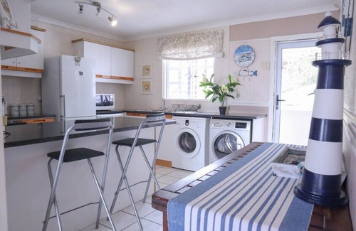 Umhlali Apartment | This apartment is a 3 bedroom(s), 2 bathrooms, located in Dolphin Coast, KwaZulu-Natal.