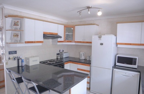 Umhlali Apartment | This apartment is a 3 bedroom(s), 2 bathrooms, located in Dolphin Coast, KwaZulu-Natal.