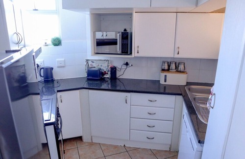 Ballito Apartment | This apartment is a 2 bedroom(s), 1.5 bathrooms, located in Dolphin Coast, KwaZulu-Natal.