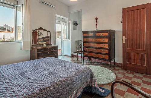 El Pedroso House | This attractive vacation home is the ideal place for a nice and relaxing vacation.