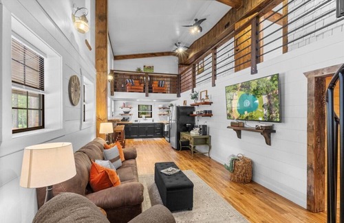 Montezuma House | This barn is a 2 bedroom(s), 2 bathrooms, located in Montezuma, GA.