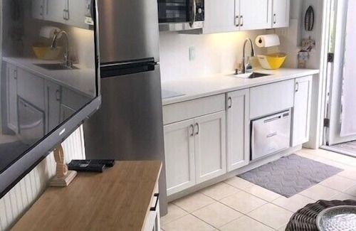 Avalon Condo | This BEACH BLOCK adorable condo at the Ocean View is one of Avalon's perfect places to get-a-way