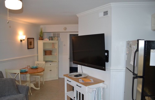 Avalon Condo | This BEACH BLOCK adorable condo at the Ocean View is one of Avalon's perfect places to get-a-way