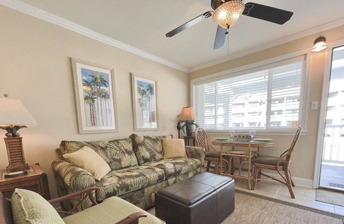 Avalon Condo | This BEACH BLOCK adorable condo at the Ocean View is one of Avalon's perfect places to get-a-way to the shore.