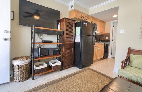 Avalon Condo | This BEACH BLOCK adorable condo at the Ocean View is one of Avalon's perfect places to get-a-way to the shore.