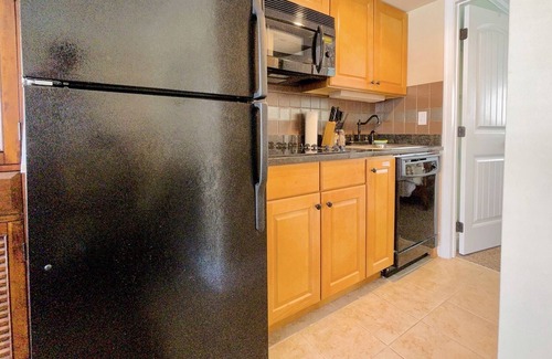 Avalon Condo | This BEACH BLOCK adorable condo at the Ocean View is one of Avalon's perfect places to get-a-way to the shore.