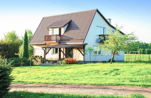 Lidzbark Warminski House | This beautiful and large holiday home is located on an enclosed plot directly on a private lake.