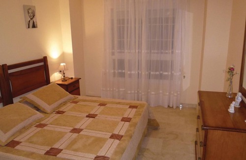 Torrequebrada Apartment | This beautiful and modern apartment is located only 100 meters from the sandy beach and is fully equ