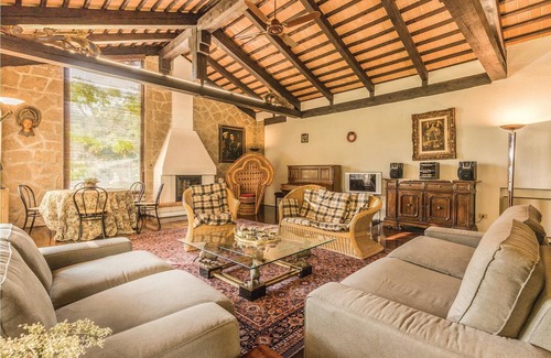 Torreglia House | This beautiful, homely vacation home at the foot of the Colli Euganei is an ideal starting point for