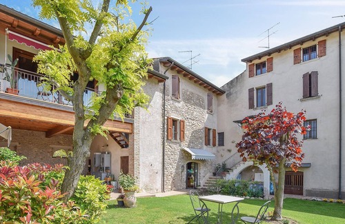 Castellaro Lagusello Apartment | This beautiful vacation apartment on two floors overlooks the courtyard of a stone house from 1785.