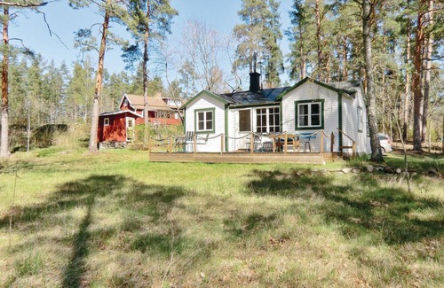 Oskarshamn House | This beautiful vacation home is located especially close to the beach and the water.