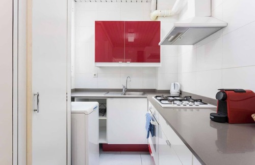 El Guinardo Apartment | This bright designed apartment is the perfect base to discover Barcelona and experience all his charms while staying in a central location. Just 20 mins walking from Sagrada Familia.