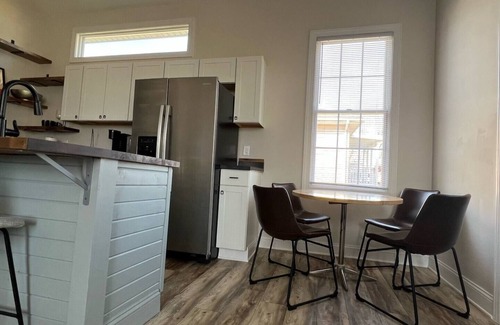 Gas City House | This bungalow is a 2 bedroom(s), 2 bathrooms, located in Gas City, IN.