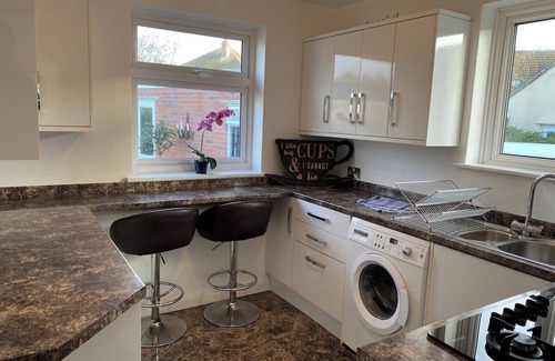 Broadstairs House | This bungalow is a 2 bedroom(s), 1 bathrooms, located in Broadstairs, England.