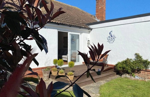 Broadstairs House | This bungalow is a 2 bedroom(s), 1 bathrooms, located in Broadstairs, England.