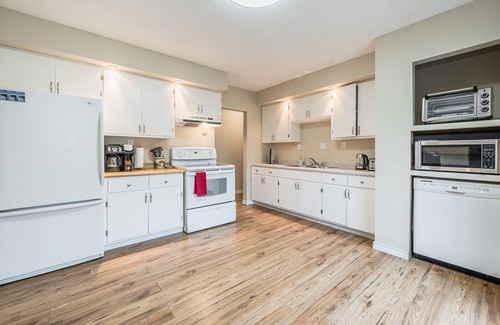 Tobermory Cottage | This cottage is a 5 bedroom(s), 2 bathrooms, located in Northern Bruce Peninsula, ON.