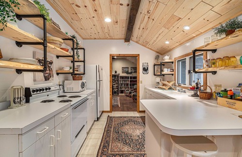 Harbor Springs Cabin | This cabin is a 2 bedroom(s), 1 bathrooms, located in Harbor Springs, MI.