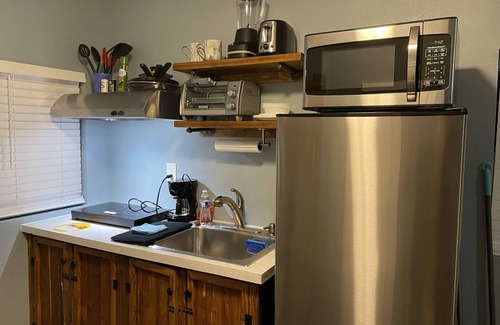 Balcones Heights Apartment | This Cabin is 10 minutes to Medical