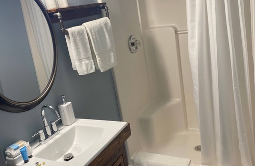 Balcones Heights Apartment | This Cabin is 10 minutes to Medical