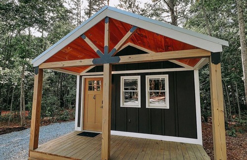 Hartwell RV Rental | This campground is a 0 bedroom(s), 1 bathrooms, located in Hartwell, GA.
