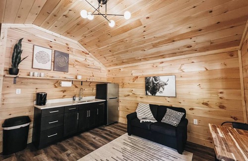 Hartwell RV Rental | This campground is a 0 bedroom(s), 1 bathrooms, located in Hartwell, GA.