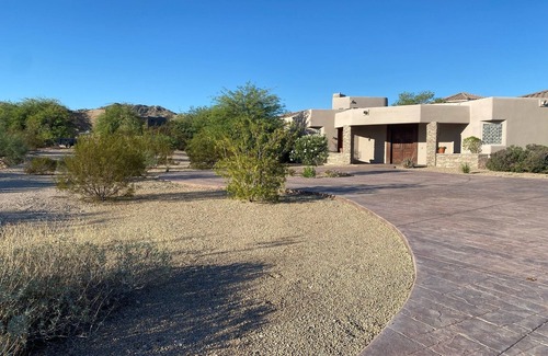 Estrella Mountain Ranch House | This casita located in the Estrella neighborhood boasts amazing Mountain View’s.