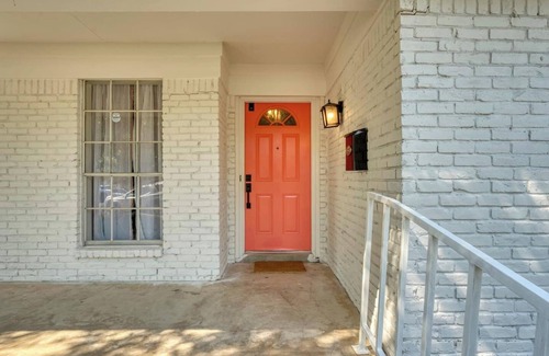 North Austin Civic Association House | This centrally located 4BR 2.5Bath home is complemented by vintage touches and amenities