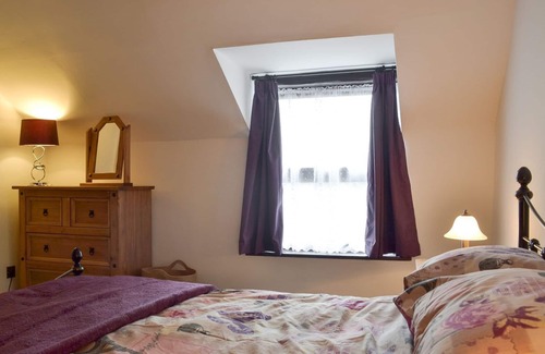 Combs Cottage | This charming stone cottage is perfectly placed for exploring this lovely part of the High Peak.