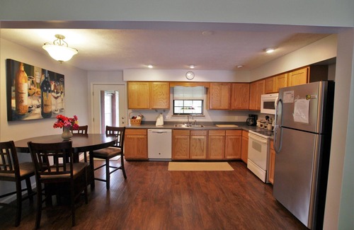 Monticello Cottage | This charming cozy cottage has a private hot tub, deck for fishing.