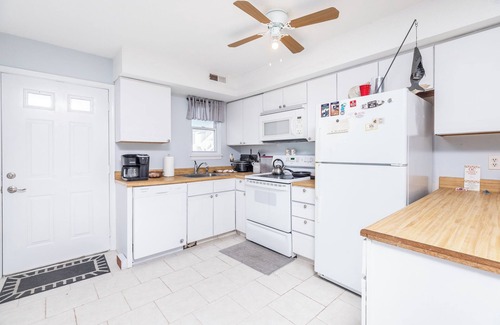 Heron Harbour Isle Condo | This charming vacation rental is ideally situated just moments from Northside Park!