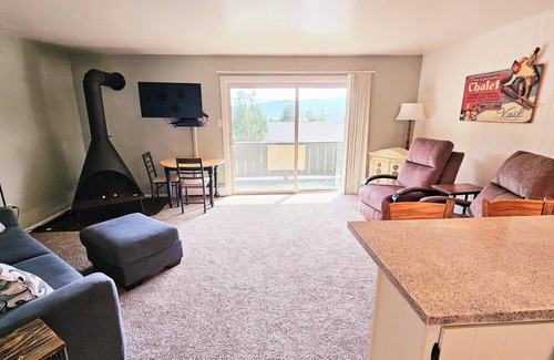 Dillon Condo | This cheery condo awaits your stay.