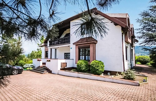 Gorki Mae Apartment | This comfortable holiday accommodation is located in the picturesque village of Brenna.