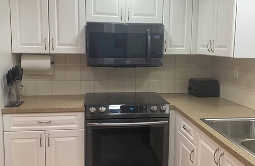 Sunny Isles Beach Condo | This condominium is a 2 bedroom(s), 2 bathrooms, located in Sunny Isles Beach, FL.