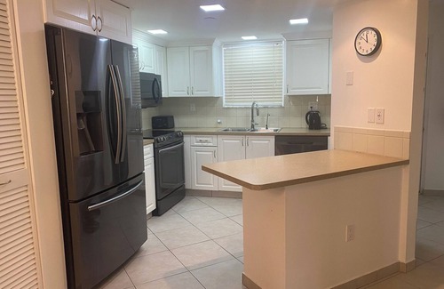Sunny Isles Beach Condo | This condominium is a 2 bedroom(s), 2 bathrooms, located in Sunny Isles Beach, FL.