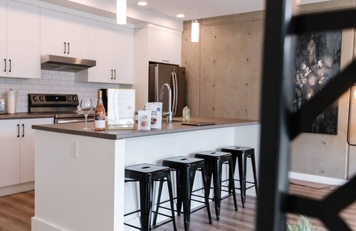 North End Condo | This condominium is a 2 bedroom(s), 1.5 bathrooms, located in Kelowna, BC.