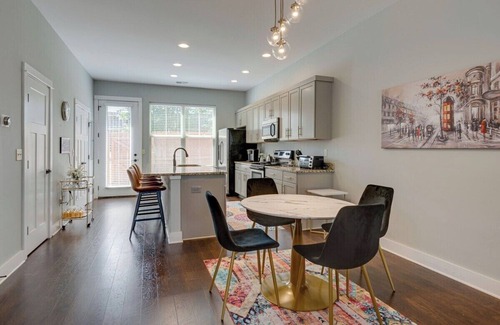Inglewood Condo | This condominium is a 2 bedroom(s), 2.5 bathrooms, located in Nashville, TN.