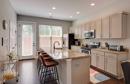 Inglewood Condo | This condominium is a 2 bedroom(s), 2.5 bathrooms, located in Nashville, TN.