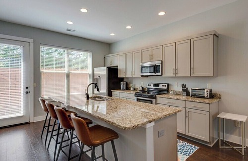Inglewood Condo | This condominium is a 2 bedroom(s), 2.5 bathrooms, located in Nashville, TN.