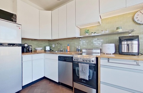 Tenderloin Condo | This condominium is a 0 bedroom(s), 1 bathrooms, located in San Francisco, CA.