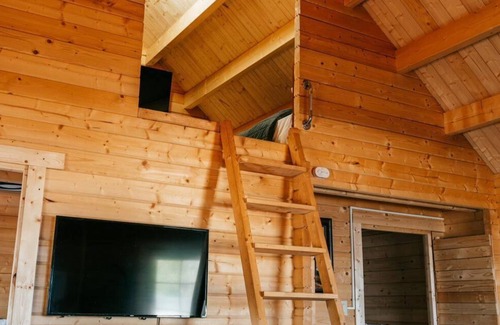 Seguin Cabin | This cottage is a 2 bedroom(s), 1 bathrooms, located in parry sound, on.