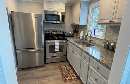 Dennis Port Cottage | This cottage is a 2 bedroom(s), 1 bathrooms, located in DENNIS PORT, MA.