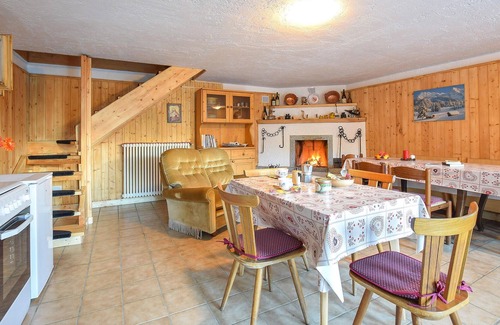 Ragoli House | This cottage is idyllically located on a plot surrounded by forest and offers good conditions for a