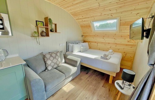 Alford Cottage | This Couples Pod is made for romantic getaways.