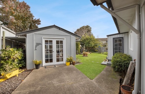 Paynesville Cottage | This cozy cottage is the perfect springboard to the wonderful Gippsland Lakes