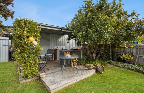 Paynesville Cottage | This cozy cottage is the perfect springboard to the wonderful Gippsland Lakes