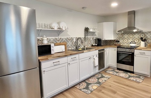 Fort Pierce House | This Cozy Cottage is located a few minutes from the downtown area and the beach.