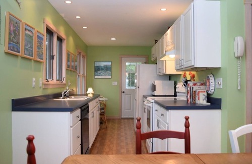 Sebascodegan Island Cottage | This cozy Maine cottage is the perfect location enjoying sunrises!